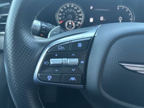 Used 2025 Genesis G70 2.5T image 13
