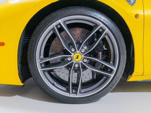 Used 2017 Ferrari 488 Spider RWD image 22