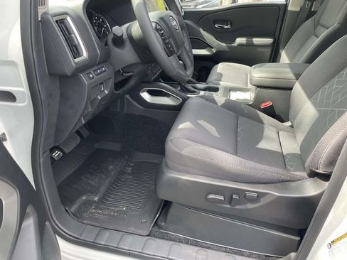 New 2026 Nissan Frontier SV w/ SV Convenience Package AWD/4WD image 18
