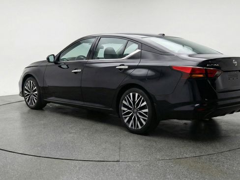 Used 2025 Nissan Altima 2.5 SV image 6