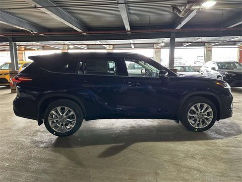 New 2026 Toyota Highlander Limited image 4