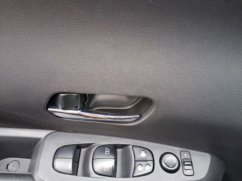 Used 2021 Nissan Kicks SV image 19