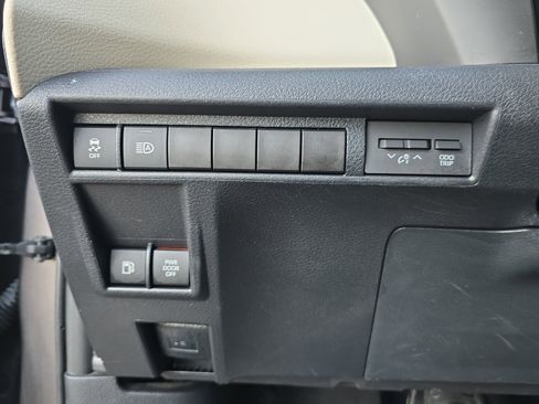 Used 2021 Toyota Sienna XLE image 25