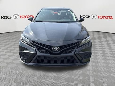 Used 2023 Toyota Camry SE image 2