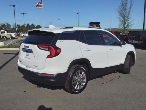 Used 2023 GMC Terrain SLT image 3