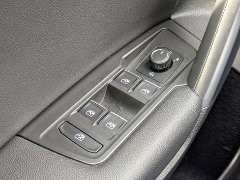 Certified 2021 Volkswagen Tiguan SE image 23