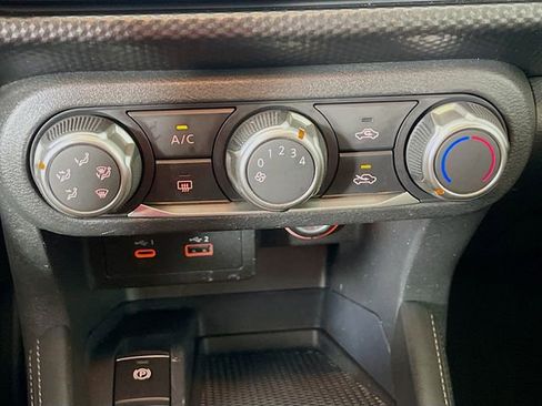 Used 2024 Nissan Kicks SV image 17