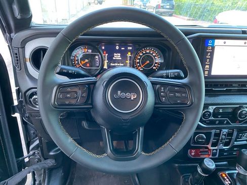Used 2024 Jeep Gladiator Sport AWD/4WD image 11