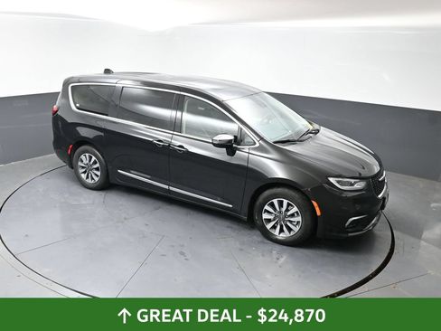 Used 2023 Chrysler Pacifica Limited FWD image 46