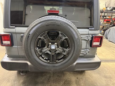 Used 2019 Jeep Wrangler Sport image 47