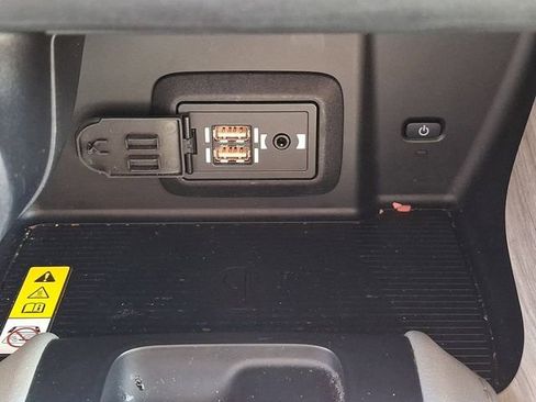 Used 2021 Toyota Venza XLE w/ Softex Package image 24