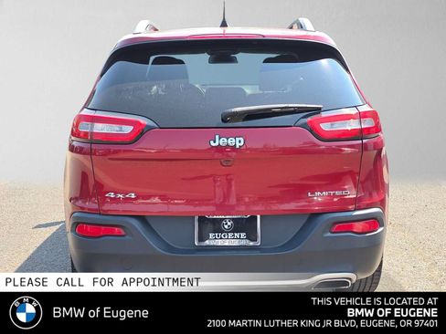 Used 2017 Jeep Cherokee Limited w/ Luxury Group AWD/4WD image 4