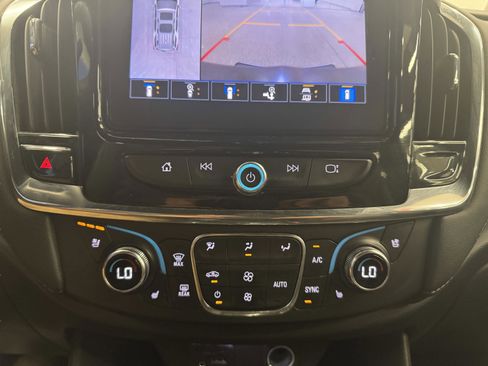 Used 2023 Chevrolet Traverse High Country image 21