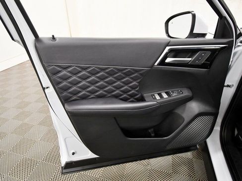 Used 2024 Mitsubishi Outlander SEL image 13