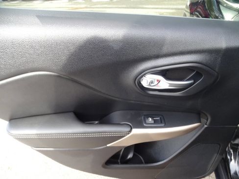 Used 2017 Jeep Cherokee Limited w/ Luxury Group image 36