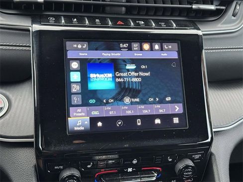 Used 2023 Jeep Grand Cherokee Altitude image 9