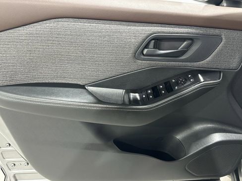 Used 2021 Nissan Rogue S image 16