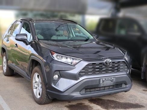 Used 2021 Toyota RAV4 XLE AWD/4WD image 12