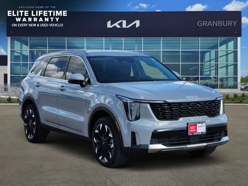 Certified 2026 Kia Sorento EX AWD/4WD image 3