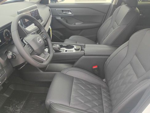 New 2026 Nissan Rogue Platinum w/ Tech Package image 18