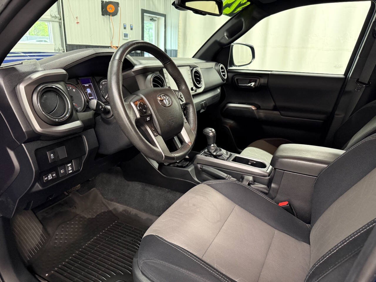 Used 2022 Toyota Tacoma TRD Sport w/ Technology Package AWD/4WD image 7