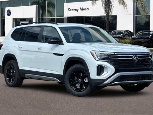 New 2026 Volkswagen Atlas Peak Edition AWD/4WD image 2