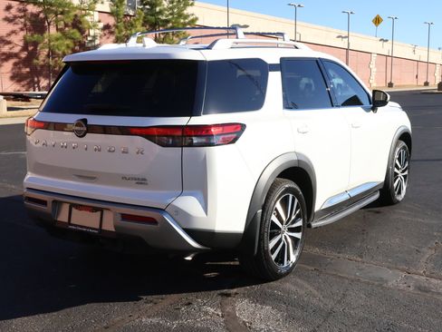 Used 2024 Nissan Pathfinder Platinum image 37