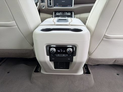Used 2021 GMC Yukon Denali w/ Denali Premium Package AWD/4WD image 18
