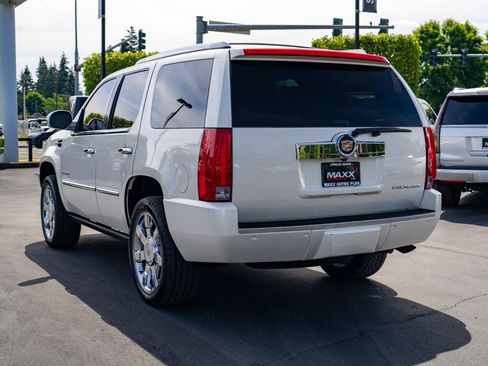 Used 2013 Cadillac Escalade Premium AWD/4WD image 14