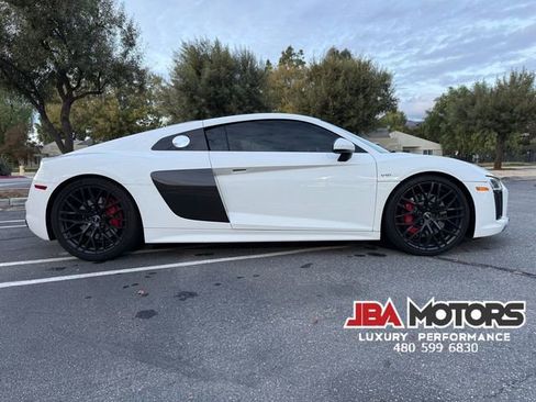Used 2018 Audi R8 V10 w/ Carbon Exterior Package image 36
