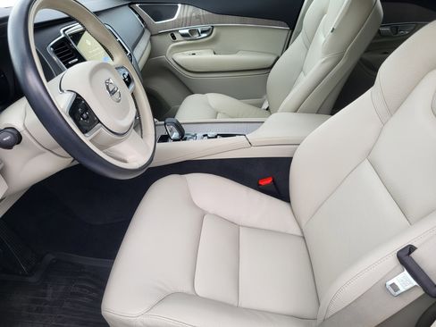 Certified 2024 Volvo XC90 T8 Plus AWD/4WD image 11