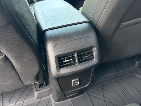 Used 2020 Chevrolet Equinox LT FWD image 11