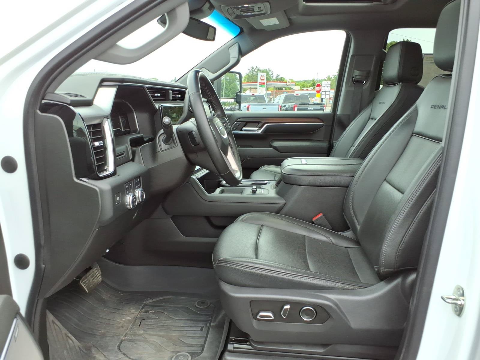 Used 2024 GMC Sierra 3500 Denali AWD/4WD image 13