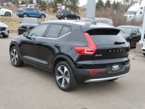 Certified 2025 Volvo XC40 B5 Plus AWD/4WD image 5