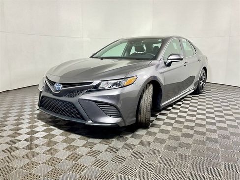Used 2020 Toyota Camry SE image 8