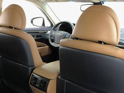 Used 2017 Lexus LS 460 w/ Comfort Package RWD image 43