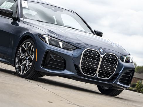 Used 2025 BMW 430i Coupe w/ M Sport Package image 5