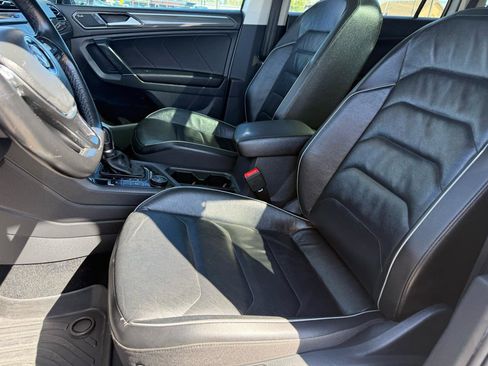 Used 2018 Volkswagen Tiguan SEL Premium image 12