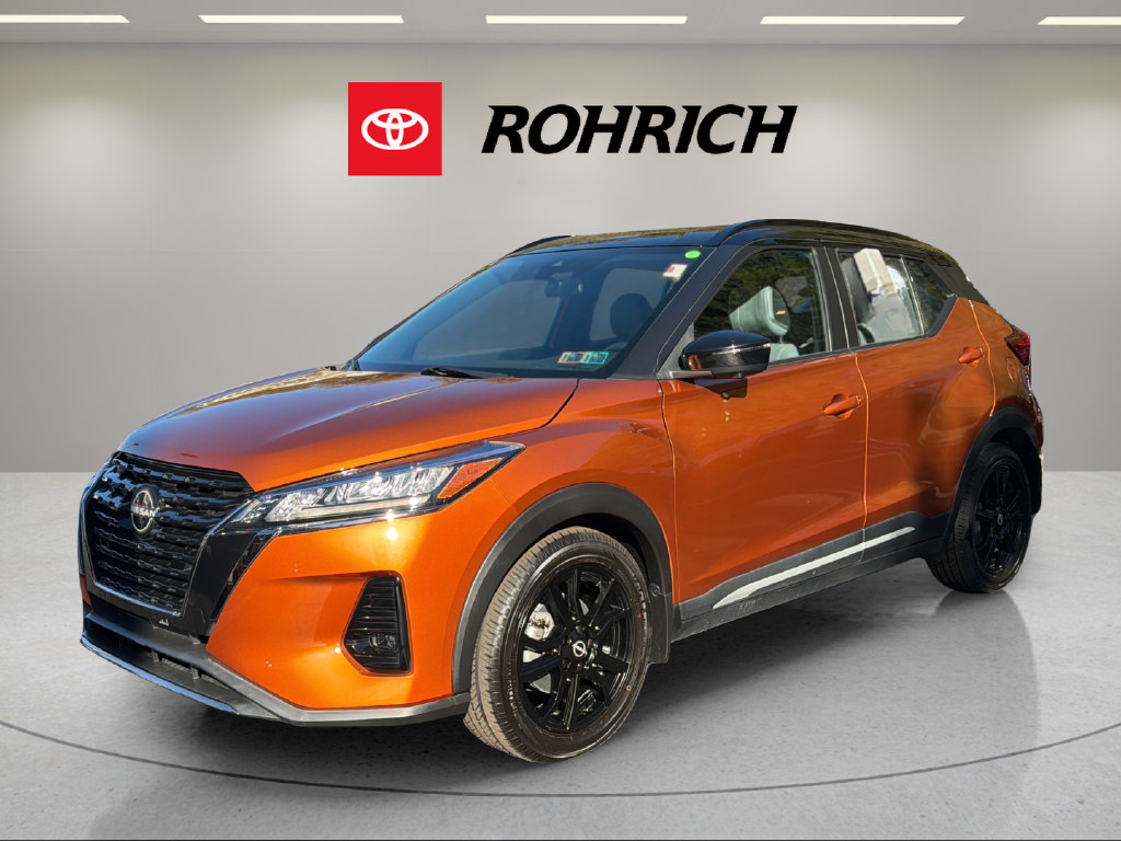 Used 2023 Nissan Kicks SR w/ SR Premium Package FWD image 1