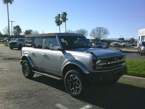 Used 2021 Ford Bronco Outer Banks image 1