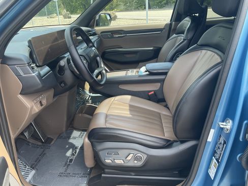 Used 2024 Kia EV9 GT-Line AWD/4WD image 11