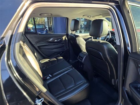 Used 2024 GMC Terrain SLT image 15