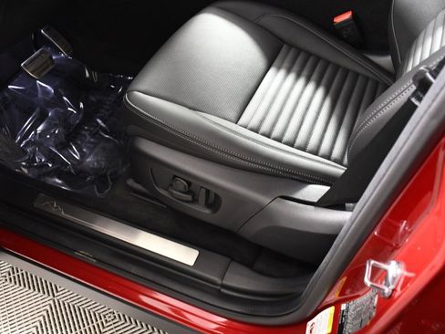 New 2026 Land Rover Discovery Sport Landmark image 5