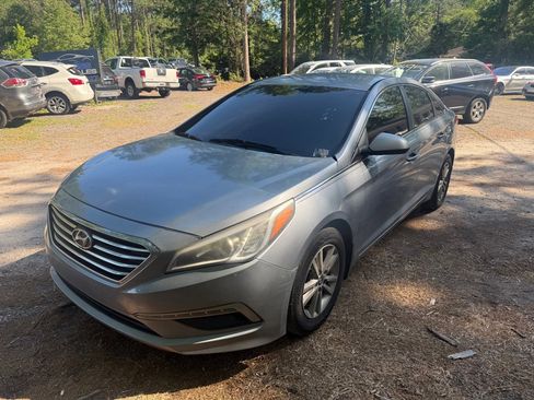 Used 2015 Hyundai Sonata SE FWD image 2