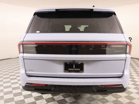 New 2026 Lincoln Navigator Premiere AWD/4WD image 23