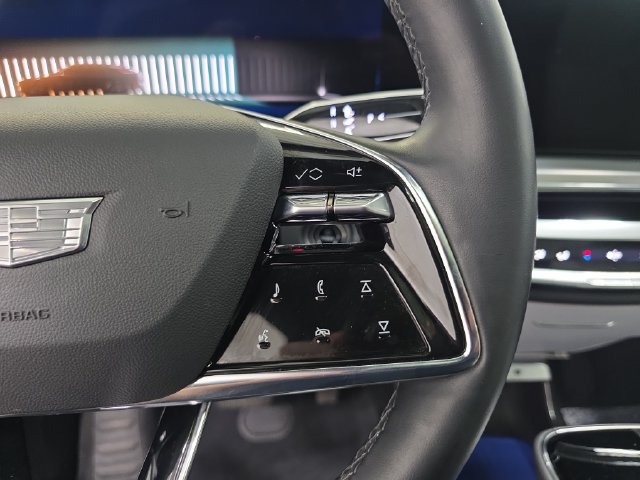 Certified 2024 Cadillac Lyriq Luxury AWD/4WD image 15