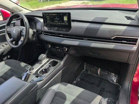 Used 2025 Mitsubishi Outlander SE FWD image 33