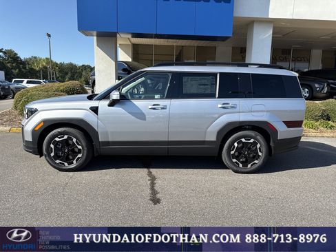 Used 2026 Hyundai Santa Fe SEL FWD image 2