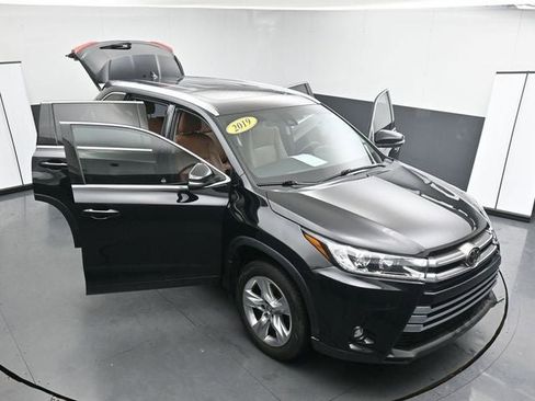 Used 2019 Toyota Highlander Limited image 35