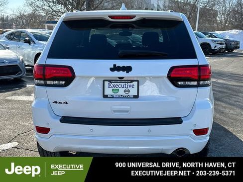 Used 2022 Jeep Grand Cherokee Laredo X image 3